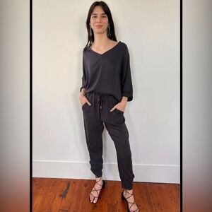 NWOT Natalie Busby Women’s  Cropped Pants Size - M .  S1  Dark Gray Pocket ‘s